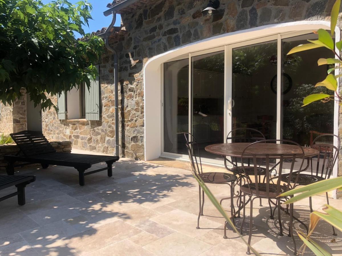 Bed and Breakfast Les Aurochs Grimaud Esterno foto