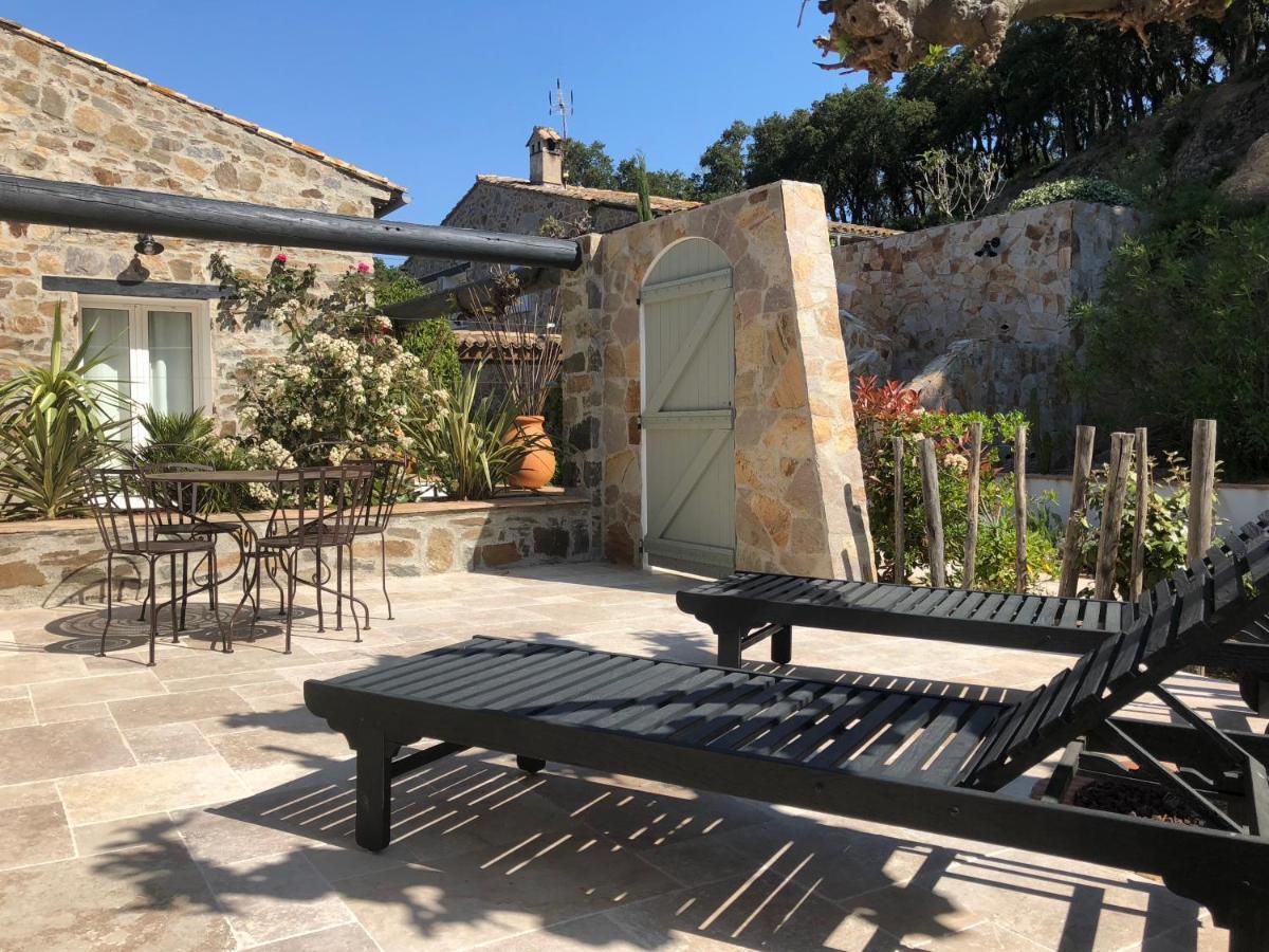 Bed and Breakfast Les Aurochs Grimaud Esterno foto