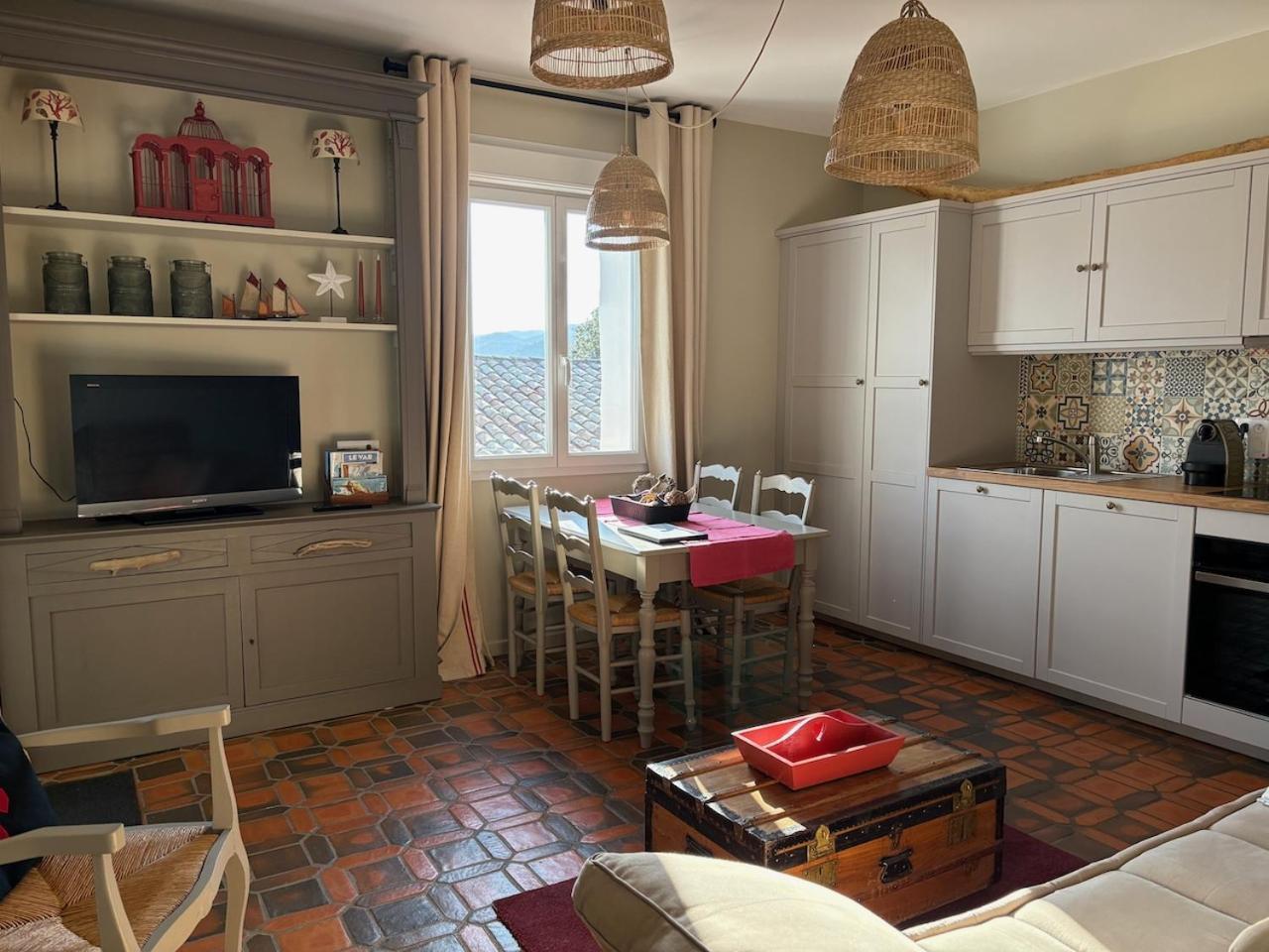 Bed and Breakfast Les Aurochs Grimaud Esterno foto